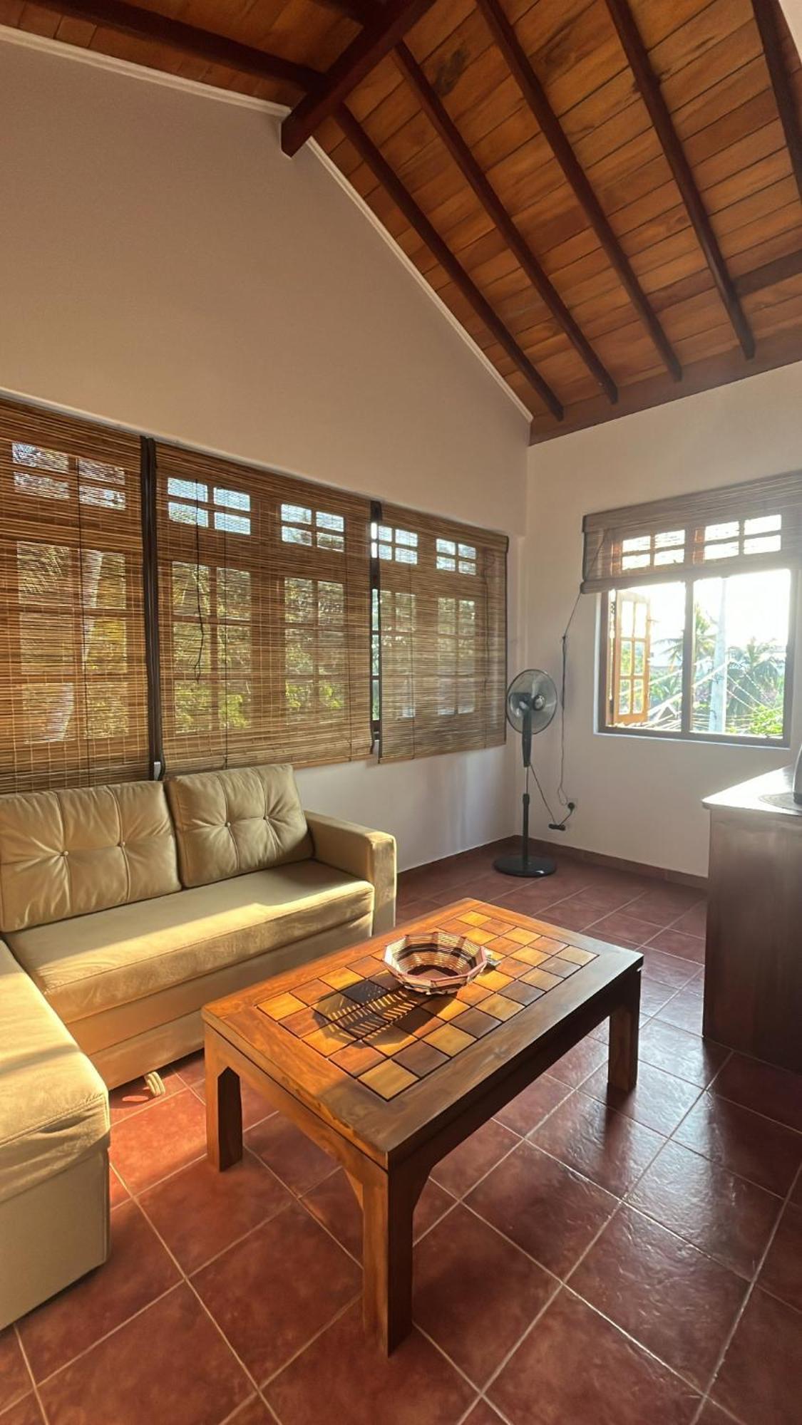 Beach Club Apartments Induruwa Ngoại thất bức ảnh