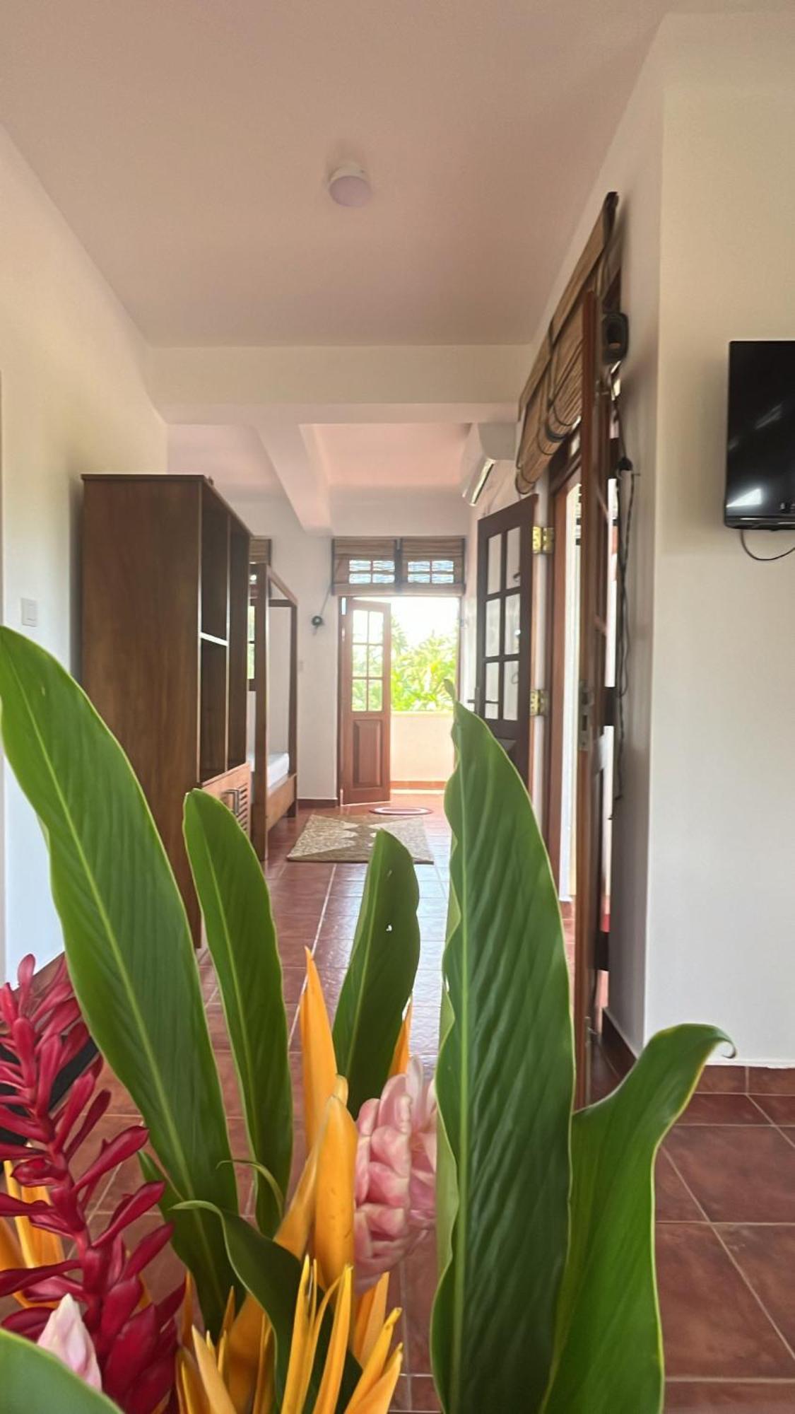 Beach Club Apartments Induruwa Ngoại thất bức ảnh