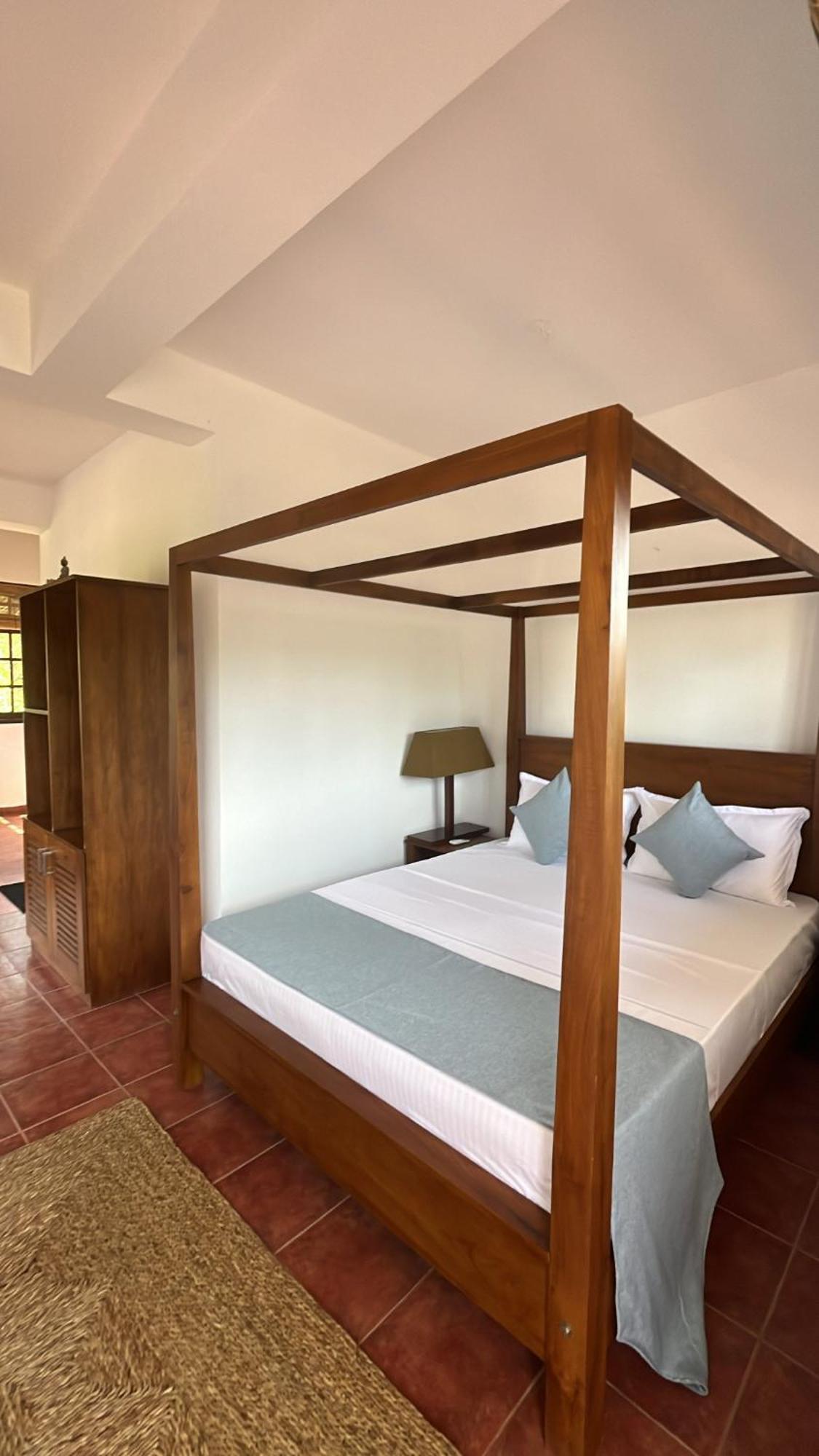 Beach Club Apartments Induruwa Ngoại thất bức ảnh