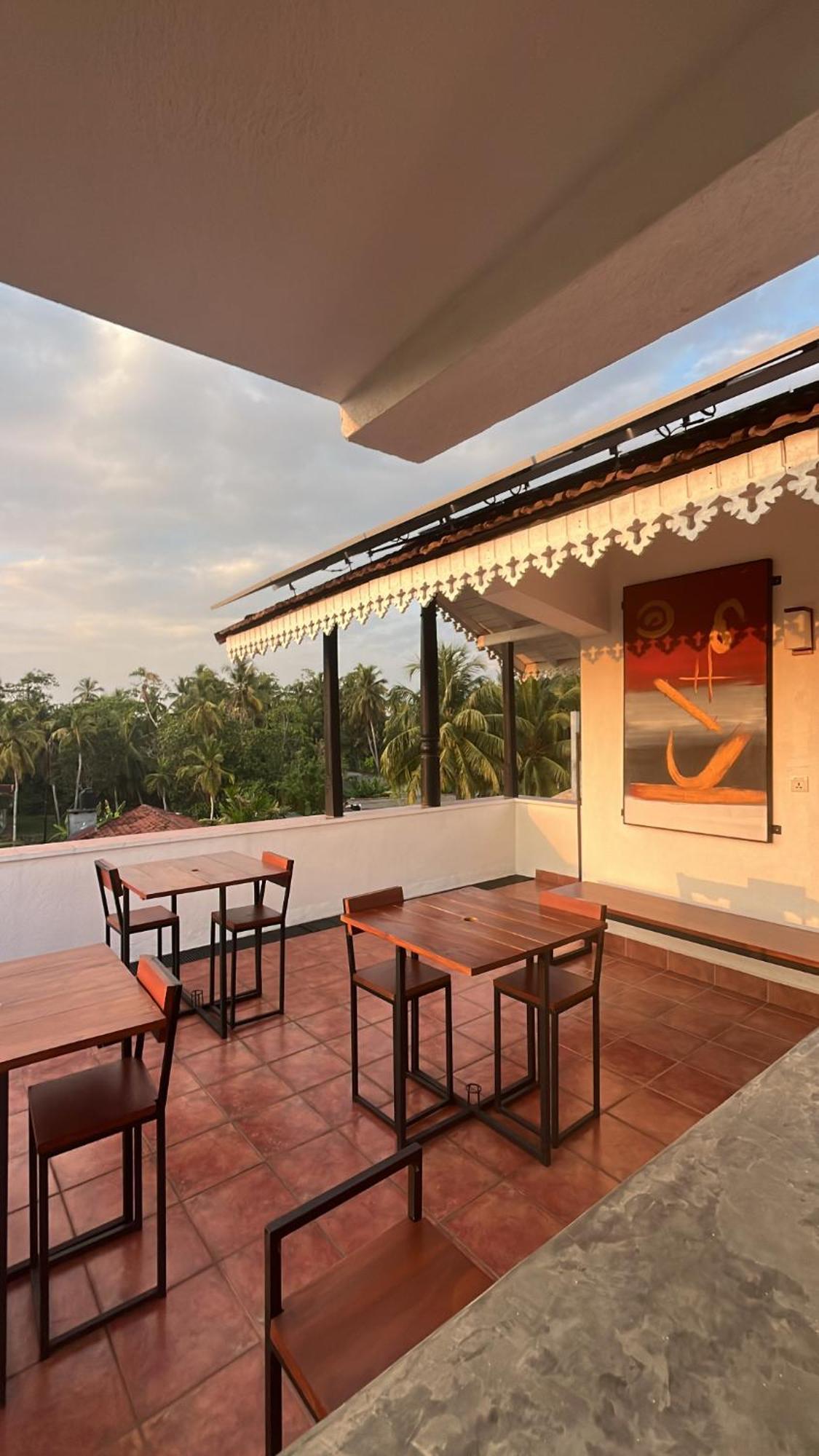 Beach Club Apartments Induruwa Ngoại thất bức ảnh