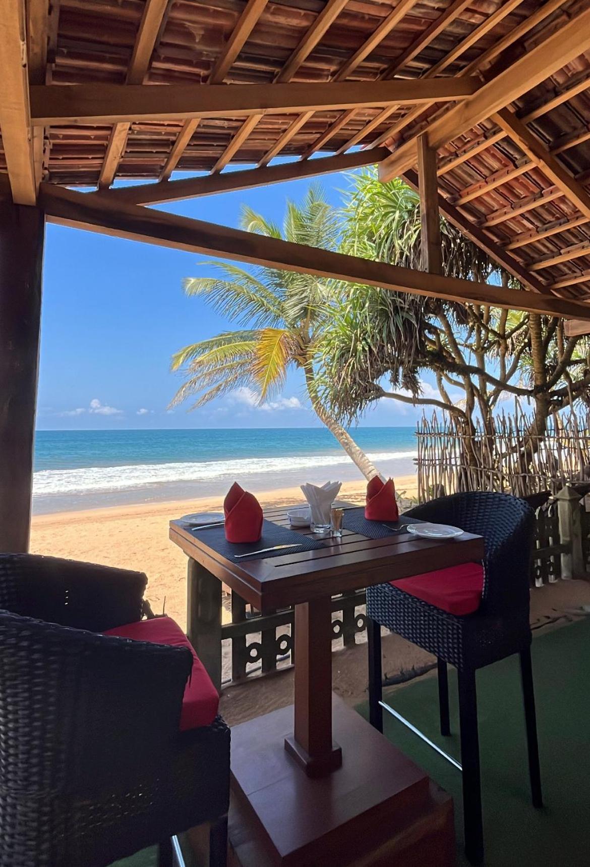 Beach Club Apartments Induruwa Ngoại thất bức ảnh