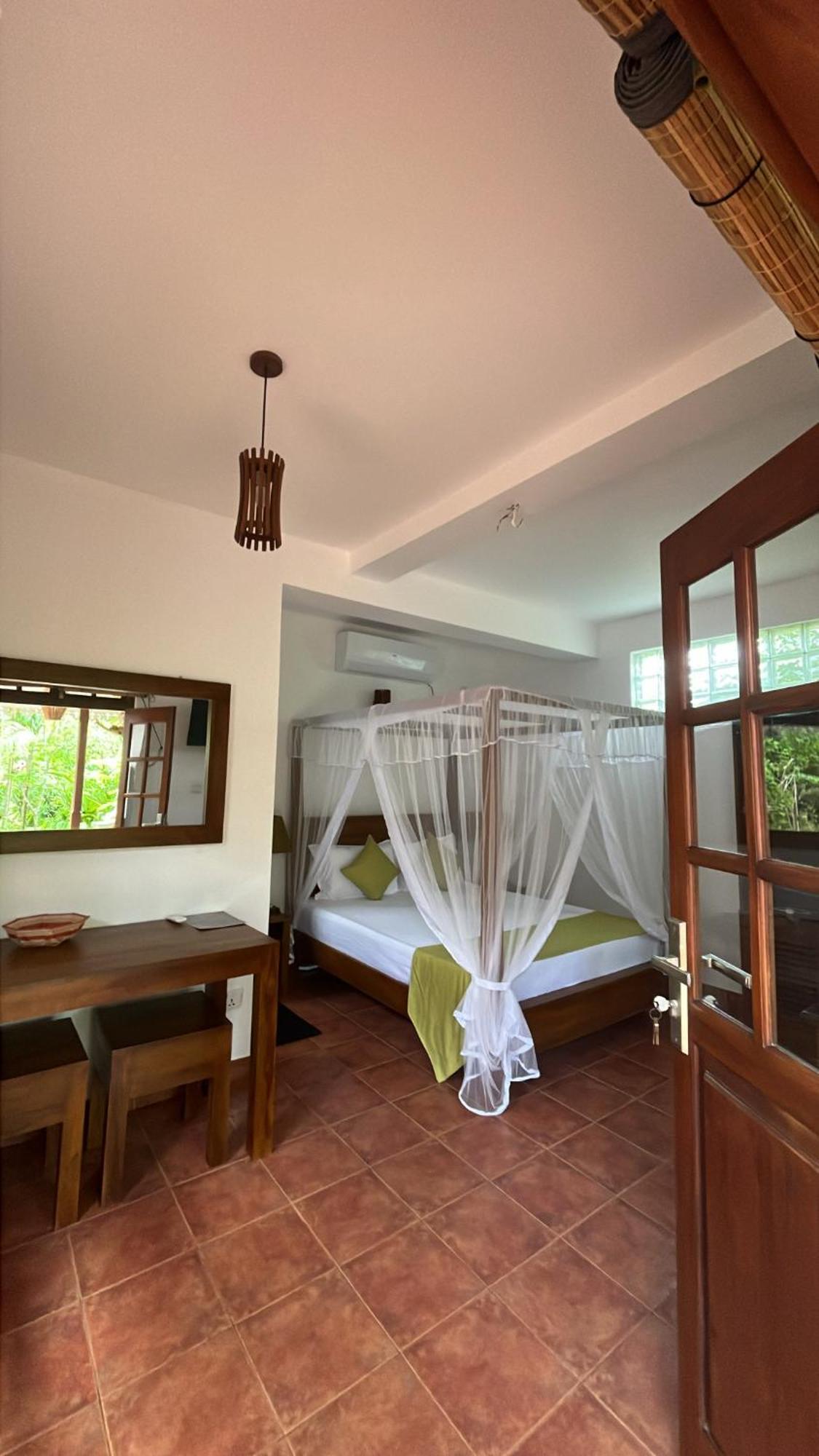 Beach Club Apartments Induruwa Ngoại thất bức ảnh
