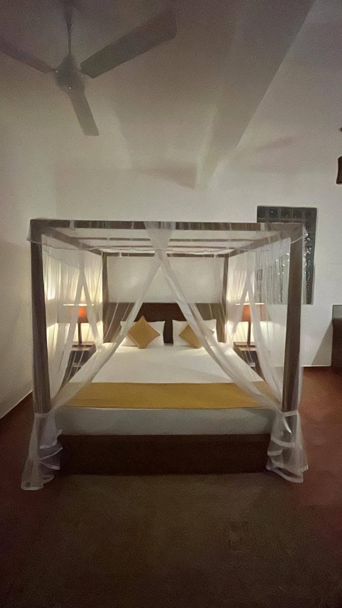 Beach Club Apartments Induruwa Ngoại thất bức ảnh