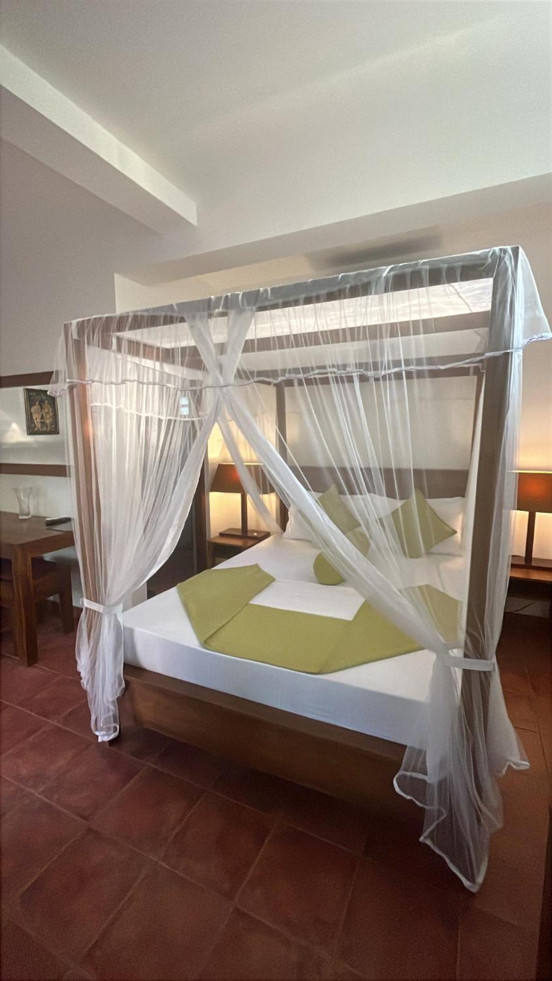 Beach Club Apartments Induruwa Ngoại thất bức ảnh